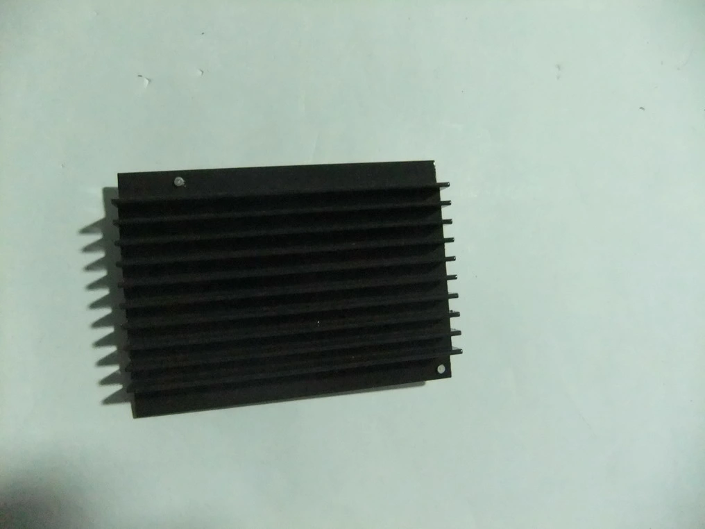 Electronic Heat Sink High-Density Tooth High Power Comb Heat Sink with Nylon Push Pin